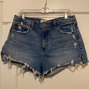 A&F High rise Mom Short 31